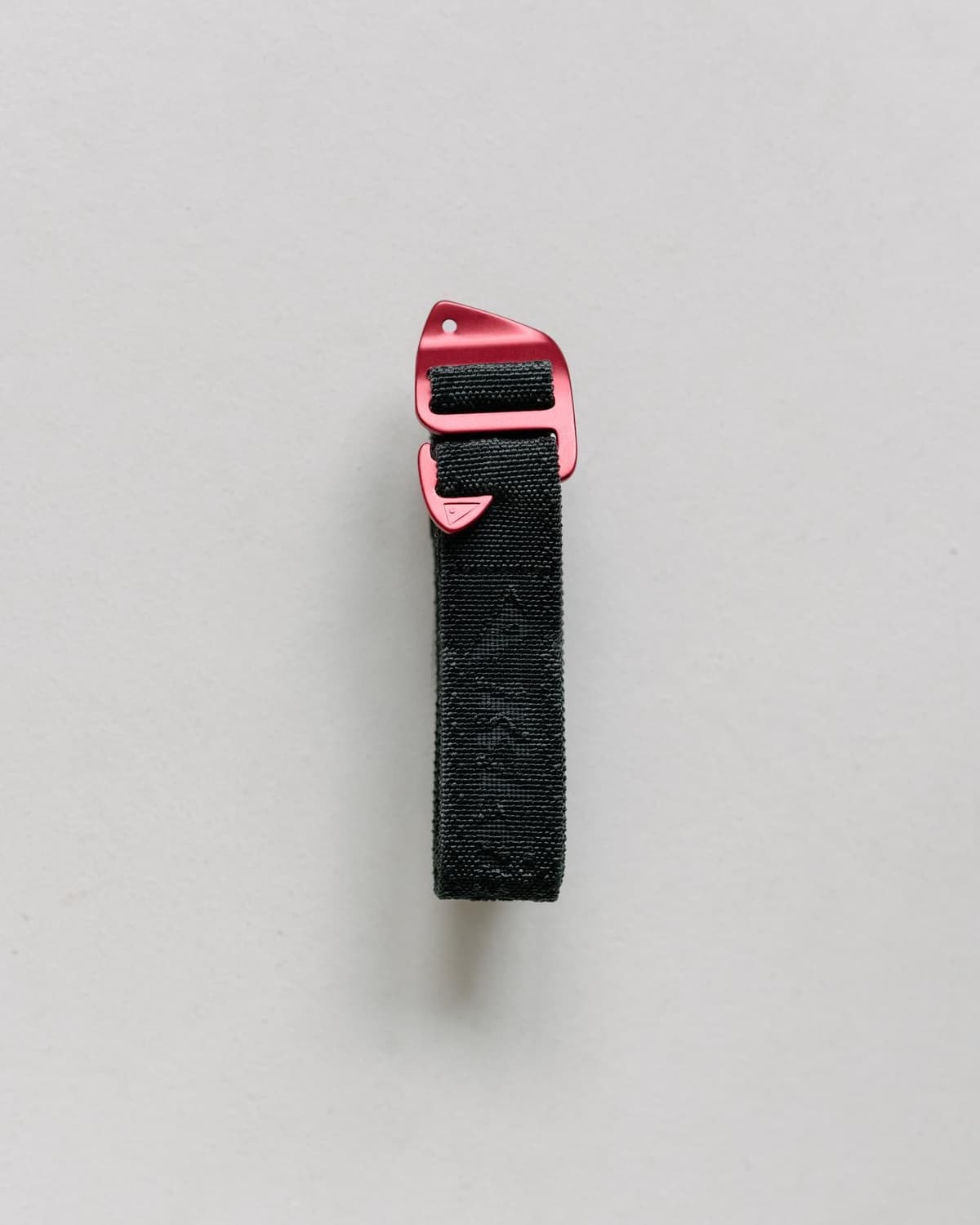 Black webbing strap with a red G-hook buckle.